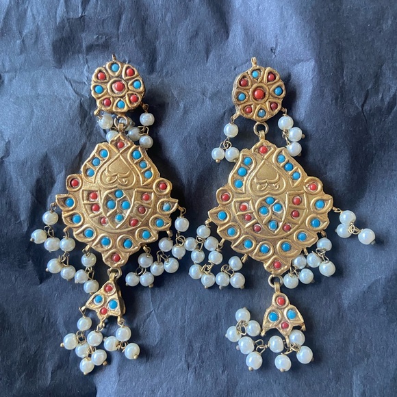 Jewelry - Gorgeous vintage looking exotic statement earrings